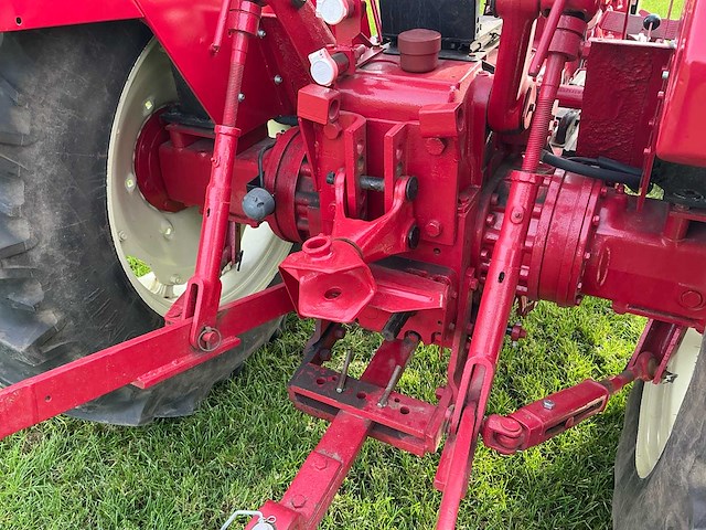 International 644 oldtimer tractor - afbeelding 48 van  54