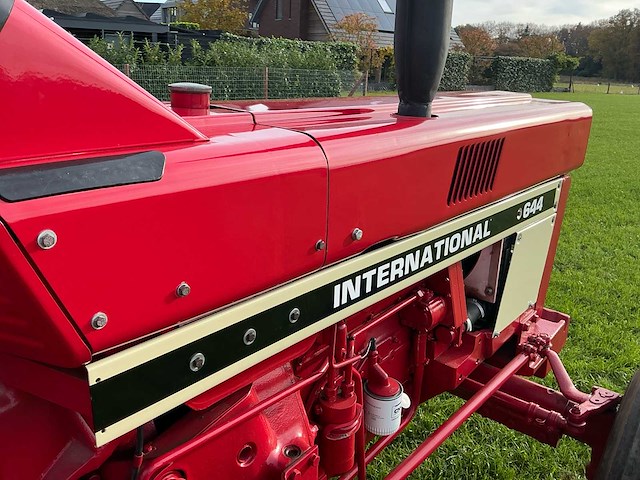 International 644 oldtimer tractor - afbeelding 49 van  54