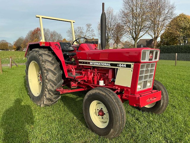 International 644 oldtimer tractor - afbeelding 52 van  54
