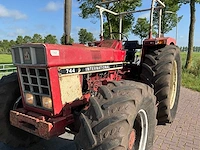 International 744 vierwielaangedreven landbouwtractor - afbeelding 2 van  34