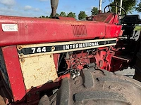 International 744 vierwielaangedreven landbouwtractor - afbeelding 3 van  34