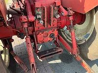 International 744 vierwielaangedreven landbouwtractor - afbeelding 9 van  34