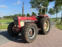 International 744 vierwielaangedreven landbouwtractor - afbeelding 1 van  34