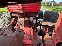 International 744 vierwielaangedreven landbouwtractor - afbeelding 14 van  34