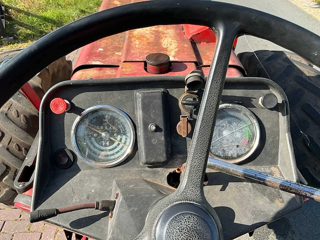 International 744 vierwielaangedreven landbouwtractor - afbeelding 16 van  34