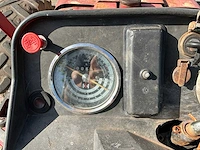 International 744 vierwielaangedreven landbouwtractor - afbeelding 17 van  34