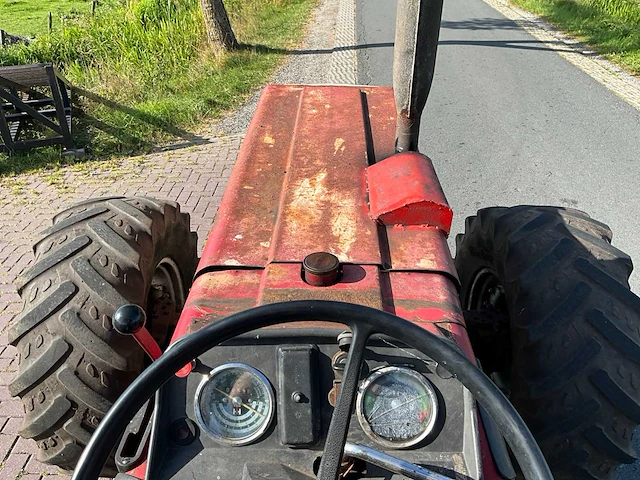 International 744 vierwielaangedreven landbouwtractor - afbeelding 18 van  34