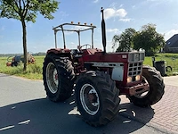 International 744 vierwielaangedreven landbouwtractor - afbeelding 29 van  34