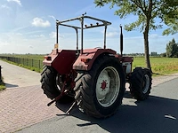 International 744 vierwielaangedreven landbouwtractor - afbeelding 31 van  34