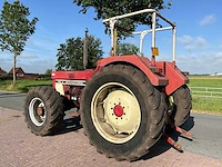 International 744 vierwielaangedreven landbouwtractor - afbeelding 33 van  34