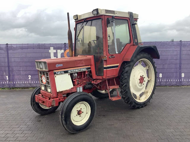 International 745 trekker/tractor - afbeelding 1 van  16