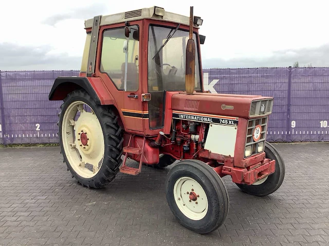 International 745 trekker/tractor - afbeelding 9 van  16