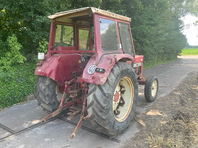 International 844-s tweewielaangedreven landbouwtractor - afbeelding 2 van  25