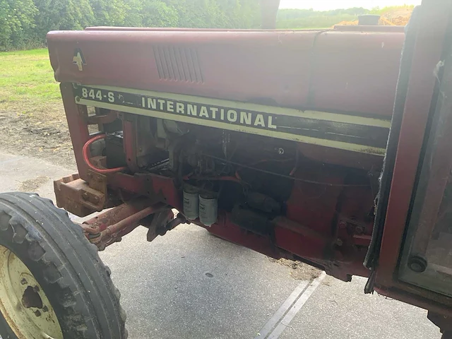 International 844-s tweewielaangedreven landbouwtractor - afbeelding 6 van  25