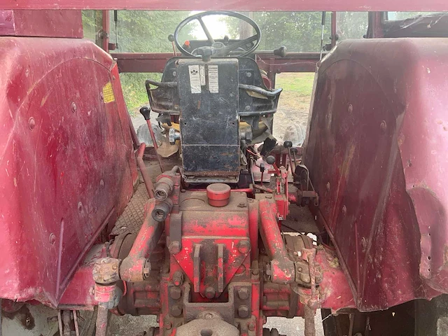 International 844-s tweewielaangedreven landbouwtractor - afbeelding 11 van  25