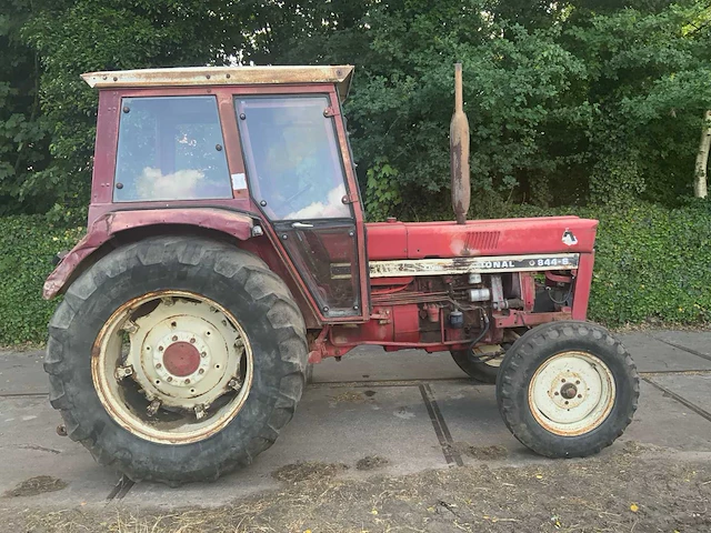 International 844-s tweewielaangedreven landbouwtractor - afbeelding 19 van  25