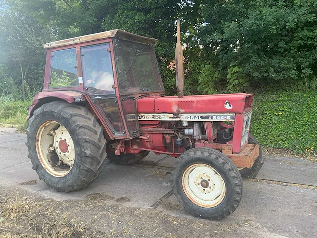 International 844-s tweewielaangedreven landbouwtractor - afbeelding 20 van  25