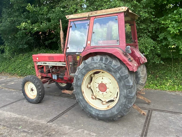 International 844-s tweewielaangedreven landbouwtractor - afbeelding 22 van  25