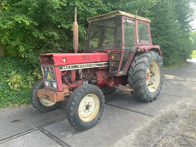 International 844-s tweewielaangedreven landbouwtractor - afbeelding 23 van  25
