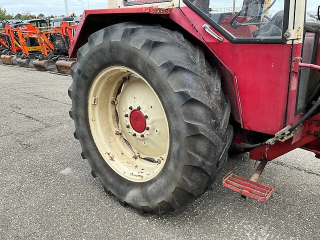 International 844as vierwielaangedreven landbouwtractor - afbeelding 3 van  29