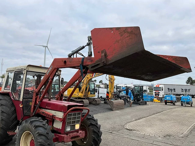 International 844as vierwielaangedreven landbouwtractor - afbeelding 11 van  29