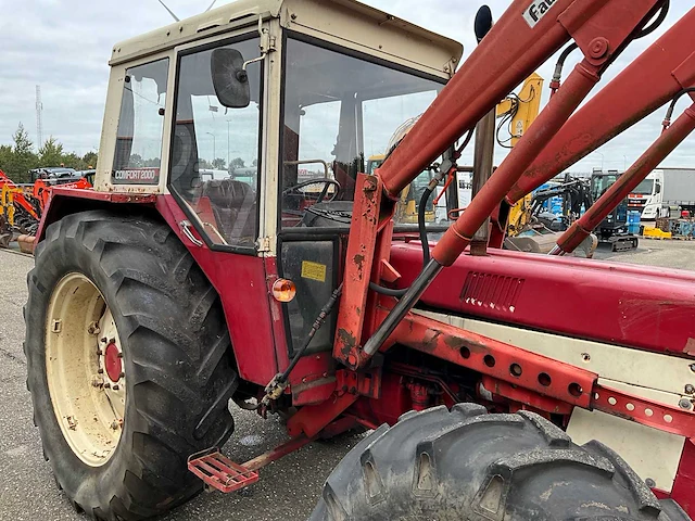 International 844as vierwielaangedreven landbouwtractor - afbeelding 13 van  29
