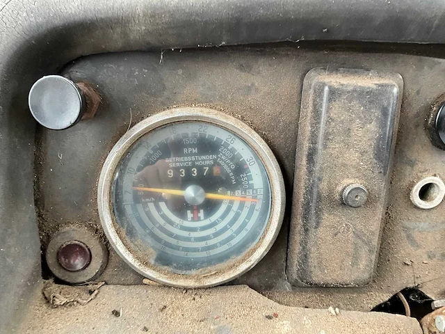 International 844as vierwielaangedreven landbouwtractor - afbeelding 18 van  29