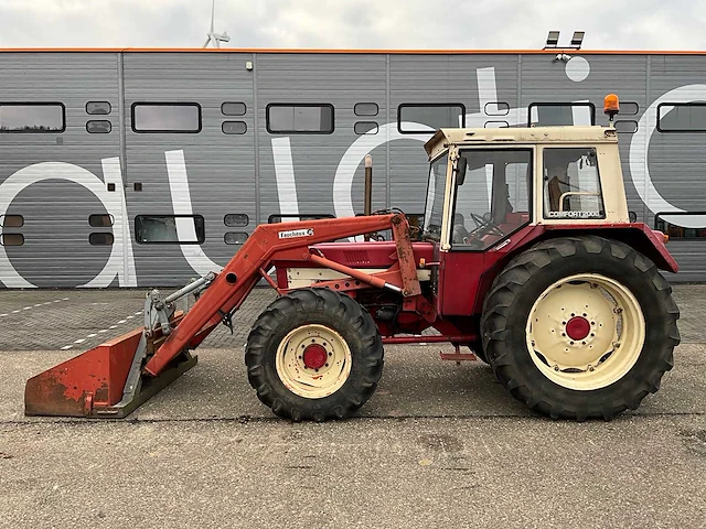International 844as vierwielaangedreven landbouwtractor - afbeelding 12 van  29
