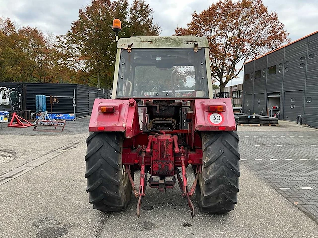 International 844as vierwielaangedreven landbouwtractor - afbeelding 24 van  29
