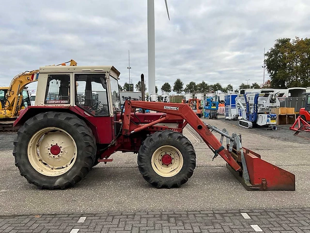 International 844as vierwielaangedreven landbouwtractor - afbeelding 26 van  29