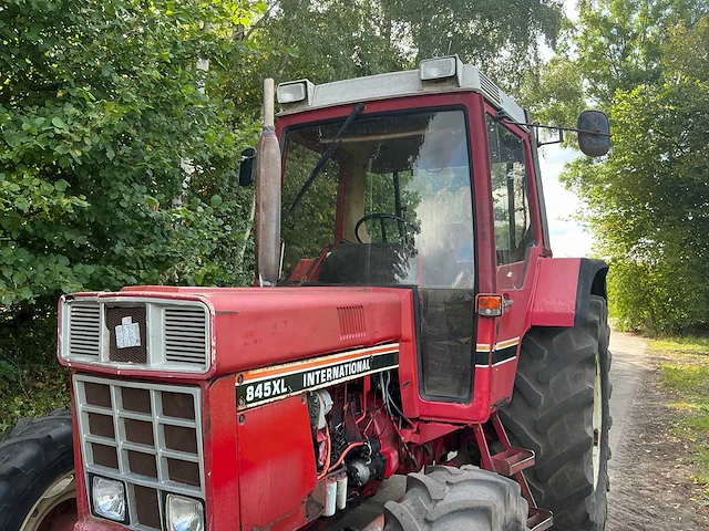 International 845xl vierwielaangedreven landbouwtractor - afbeelding 2 van  27