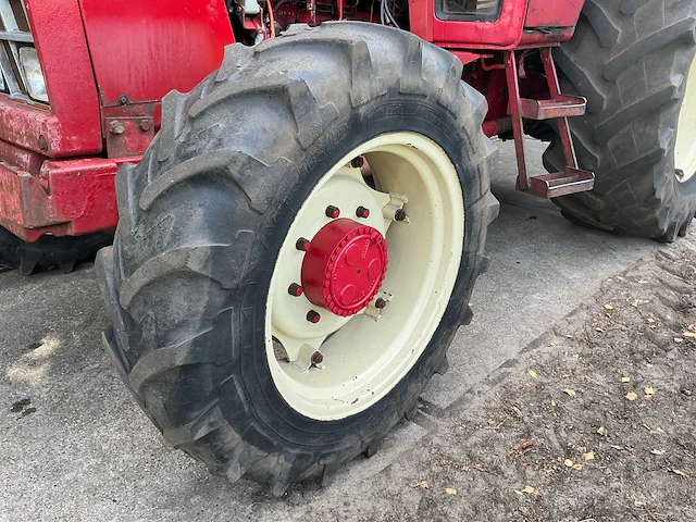 International 845xl vierwielaangedreven landbouwtractor - afbeelding 13 van  27