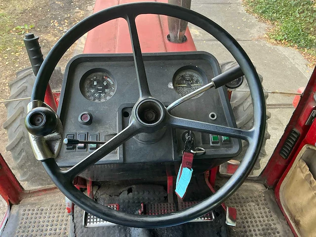 International 845xl vierwielaangedreven landbouwtractor - afbeelding 17 van  27