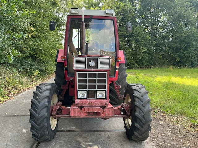 International 845xl vierwielaangedreven landbouwtractor - afbeelding 12 van  27