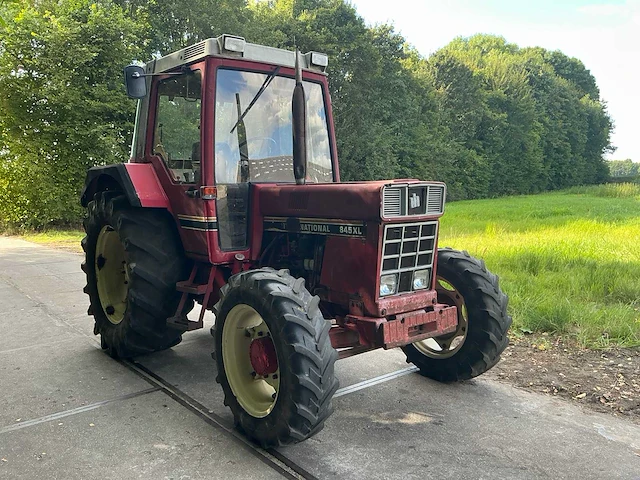 International 845xl vierwielaangedreven landbouwtractor - afbeelding 21 van  27