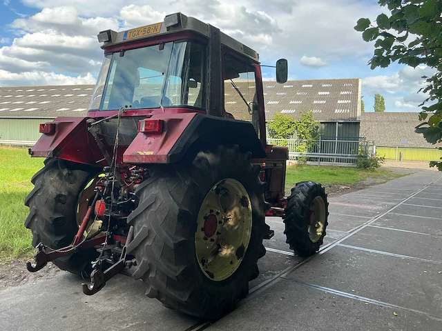 International 845xl vierwielaangedreven landbouwtractor - afbeelding 25 van  27