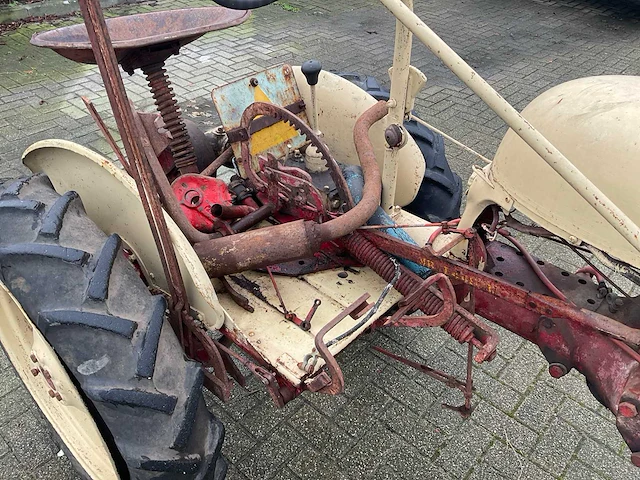 International harvester us oldtimer tractor - afbeelding 4 van  14