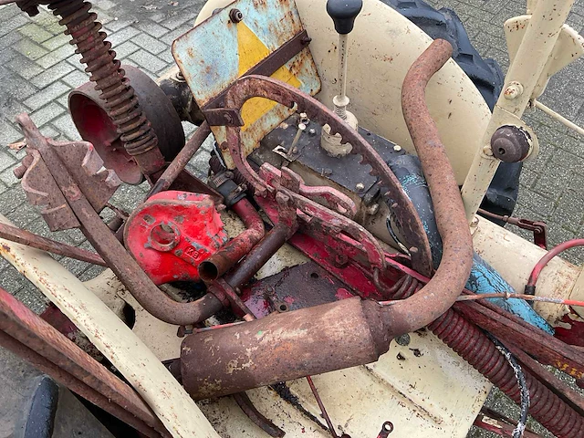 International harvester us oldtimer tractor - afbeelding 5 van  14