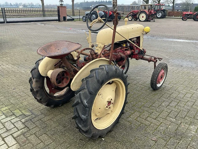 International harvester us oldtimer tractor - afbeelding 9 van  14
