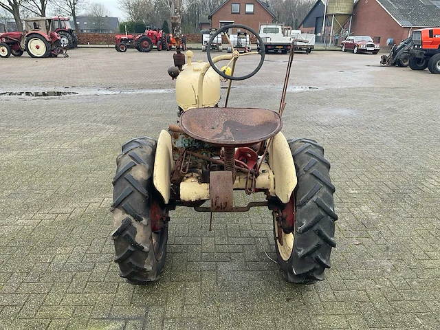 International harvester us oldtimer tractor - afbeelding 10 van  14