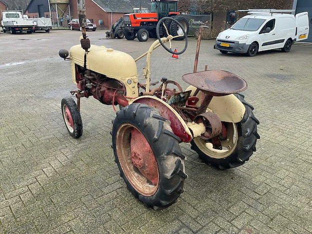 International harvester us oldtimer tractor - afbeelding 11 van  14