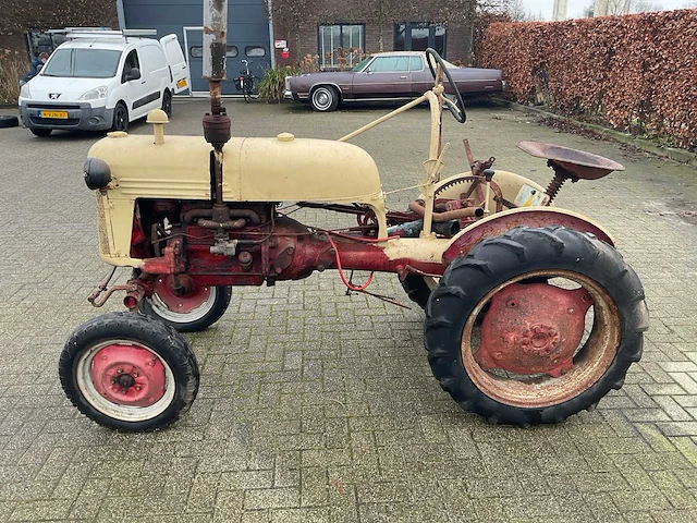International harvester us oldtimer tractor - afbeelding 12 van  14