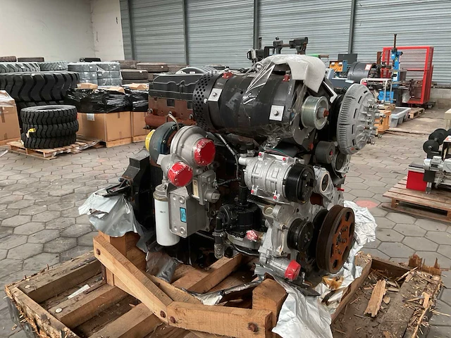 International maxxforce dieselmotor - afbeelding 1 van  8