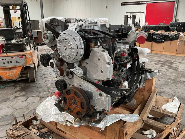 International maxxforce dieselmotor - afbeelding 2 van  8