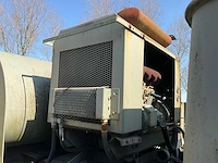 Internationale 4700 veegzuigwagen legervoertuig “v8” - afbeelding 5 van  25