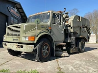 Internationale 4700 veegzuigwagen legervoertuig “v8”