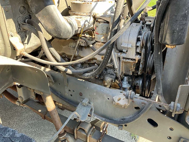 Internationale 4700 veegzuigwagen legervoertuig “v8” - afbeelding 13 van  25