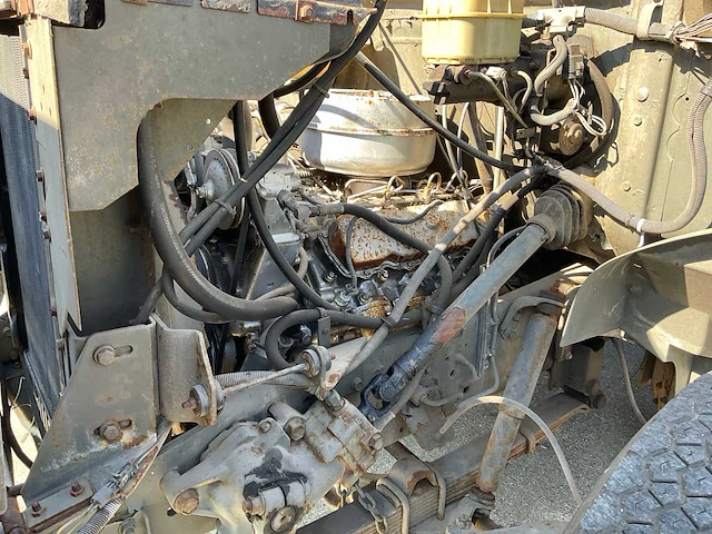 Internationale 4700 veegzuigwagen legervoertuig “v8” - afbeelding 14 van  25