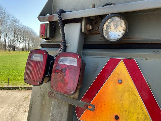 Internationale 4700 veegzuigwagen legervoertuig “v8” - afbeelding 24 van  25