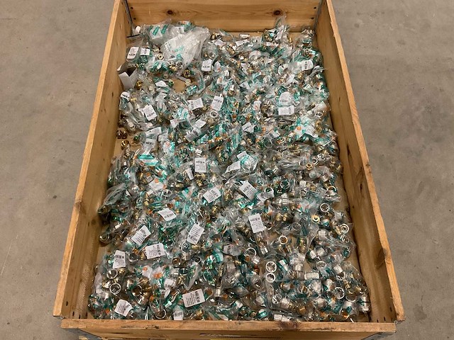 Interplast 20x2.0x3/4” partij pex buis adapters - afbeelding 1 van  4